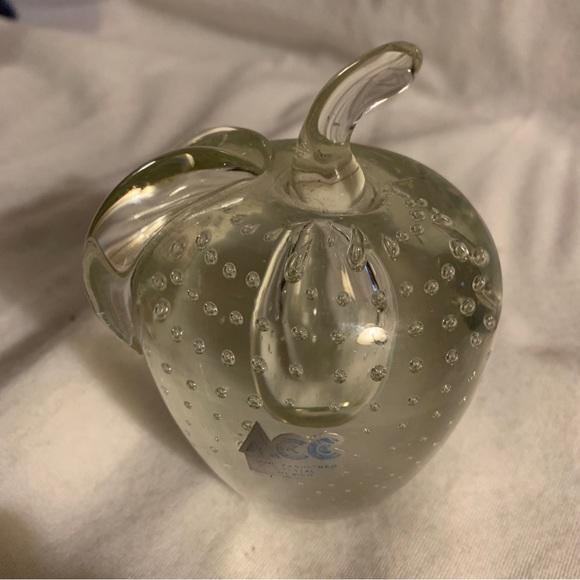 Stunning American Crystal Co Apple Paperweight Pristine Condition Sticker Bubble - Picture 2 of 10